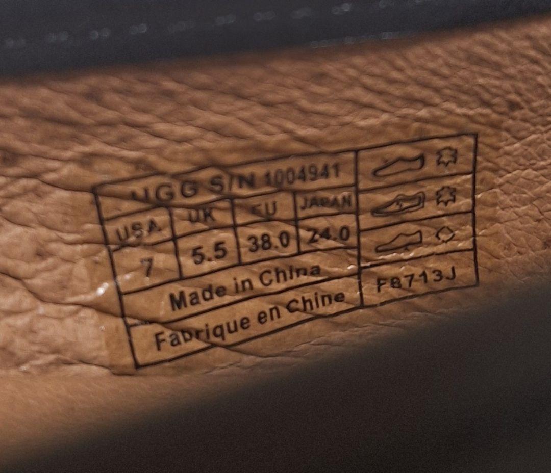 ugg アグ 24cm フラットシューズ 黒　スワロフスキー