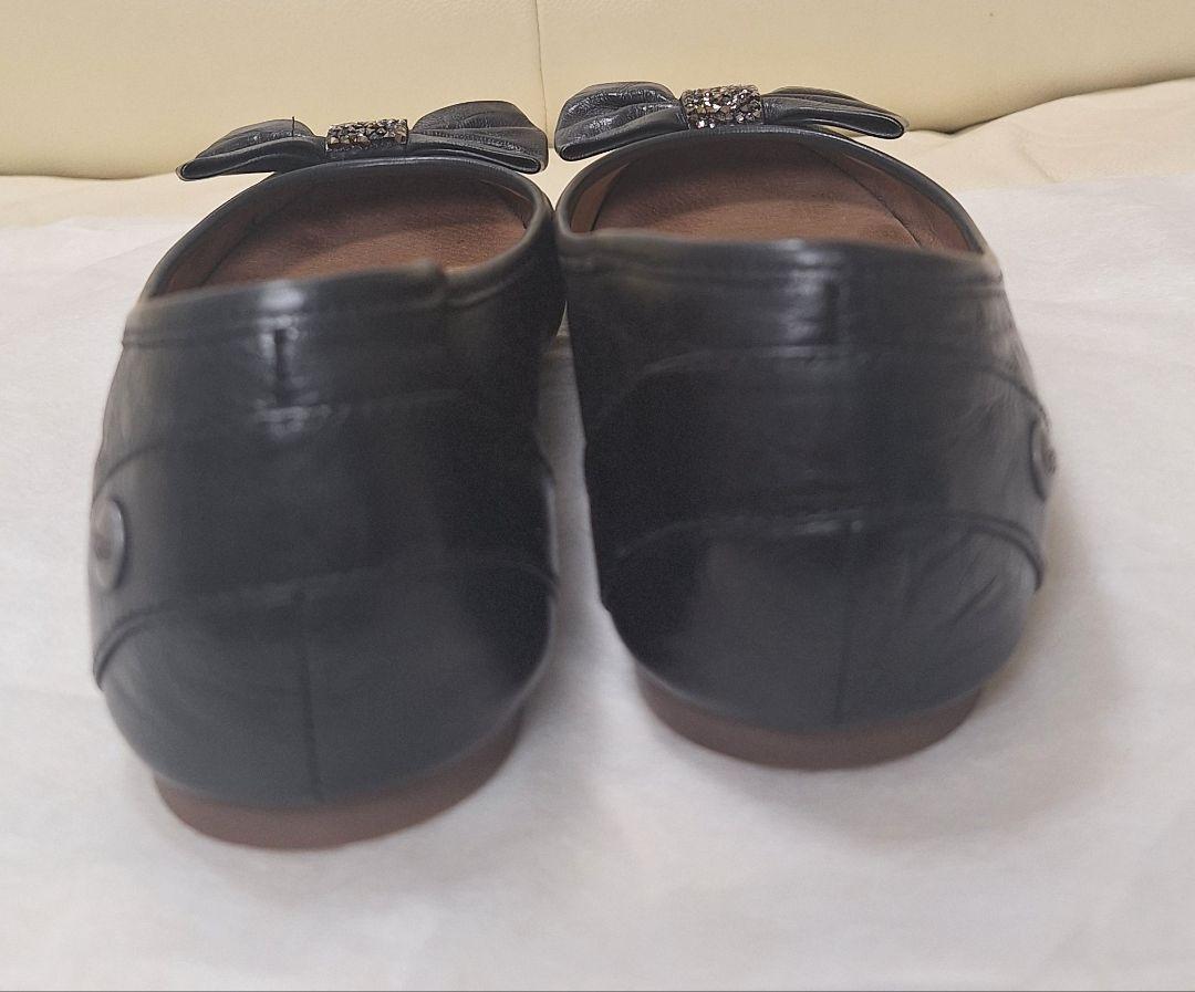 ugg アグ 24cm フラットシューズ 黒　スワロフスキー