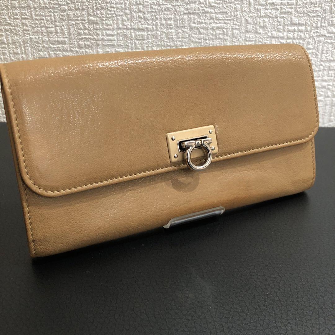 美品 サルヴァトーレフェラガモ 長財布