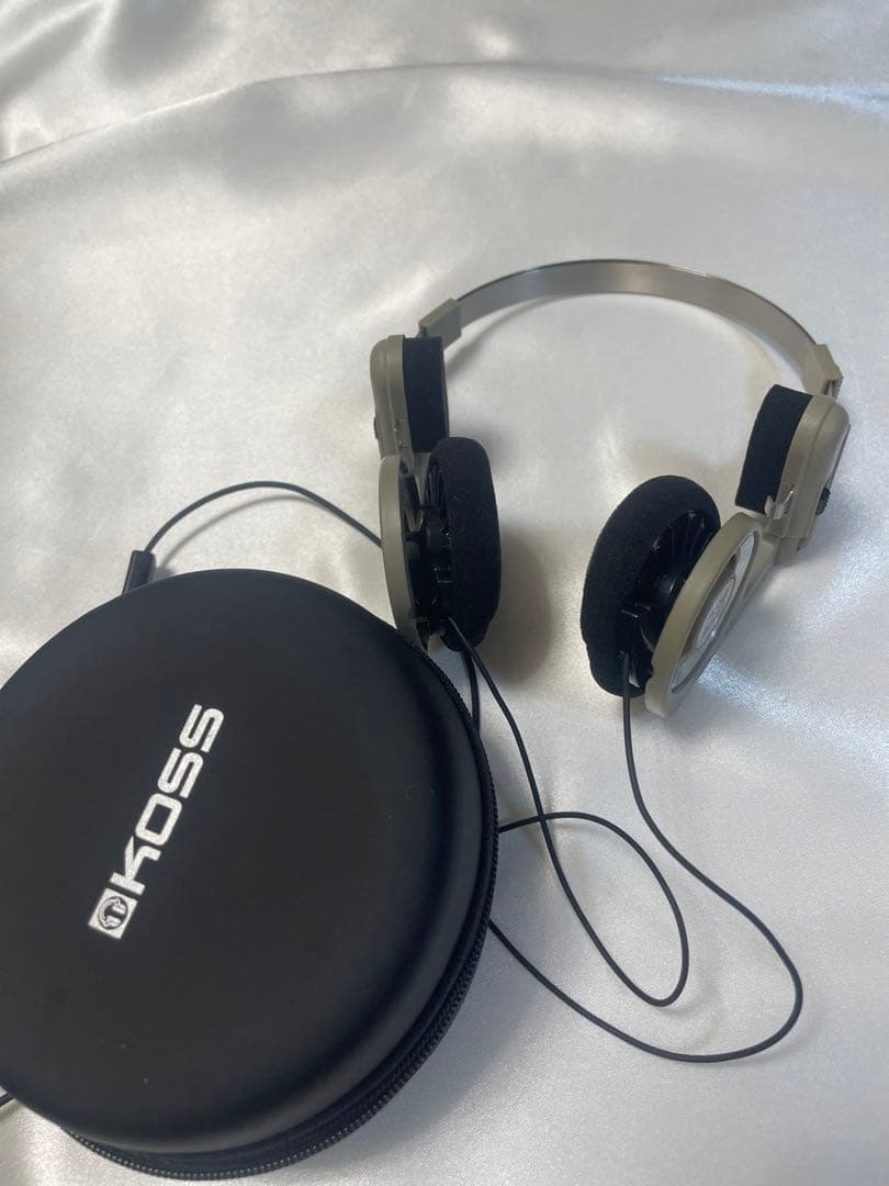 KOSS Porta Pro レトロ有線ヘッドホン 収納ケース付き