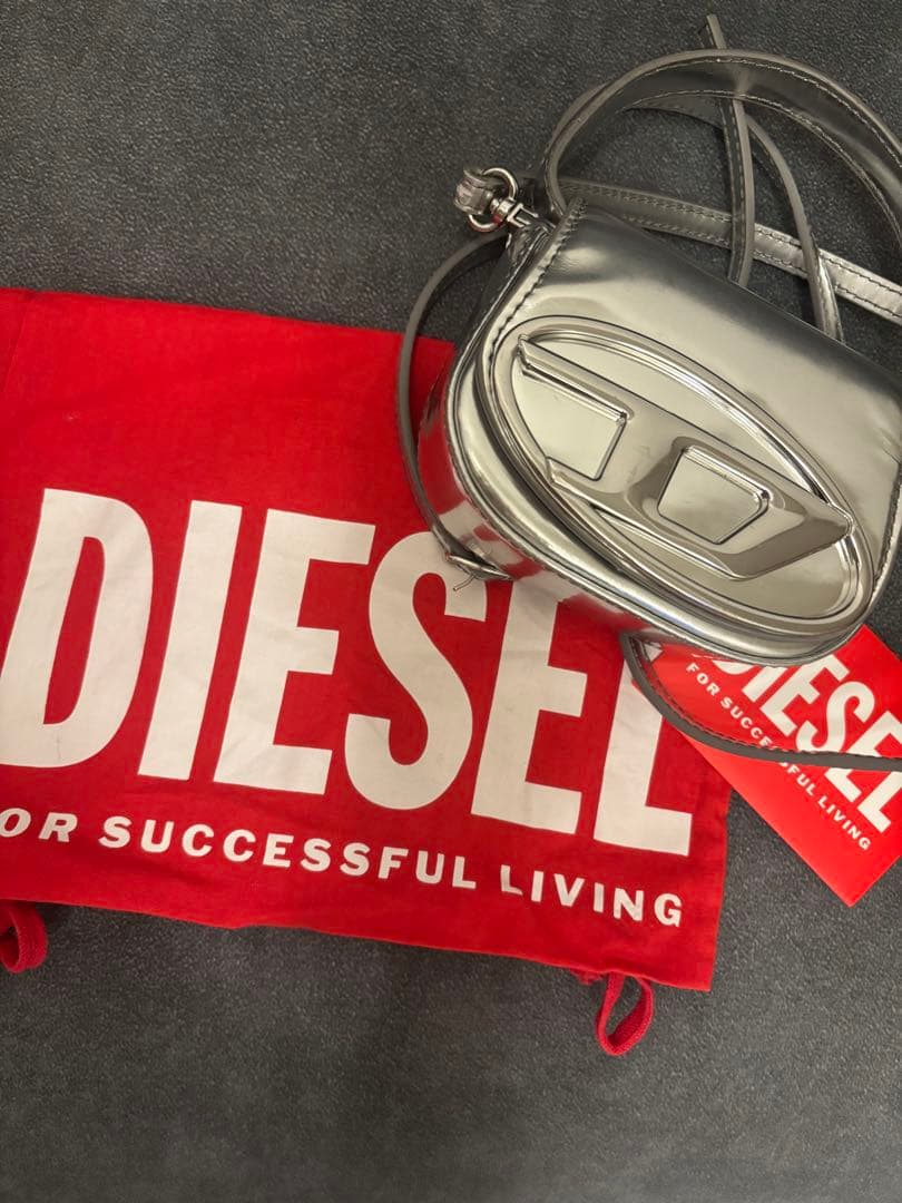 DIESEL カウレザーミニショルダーバッグ ハンドバッグ　ミニバッグ　シルバー