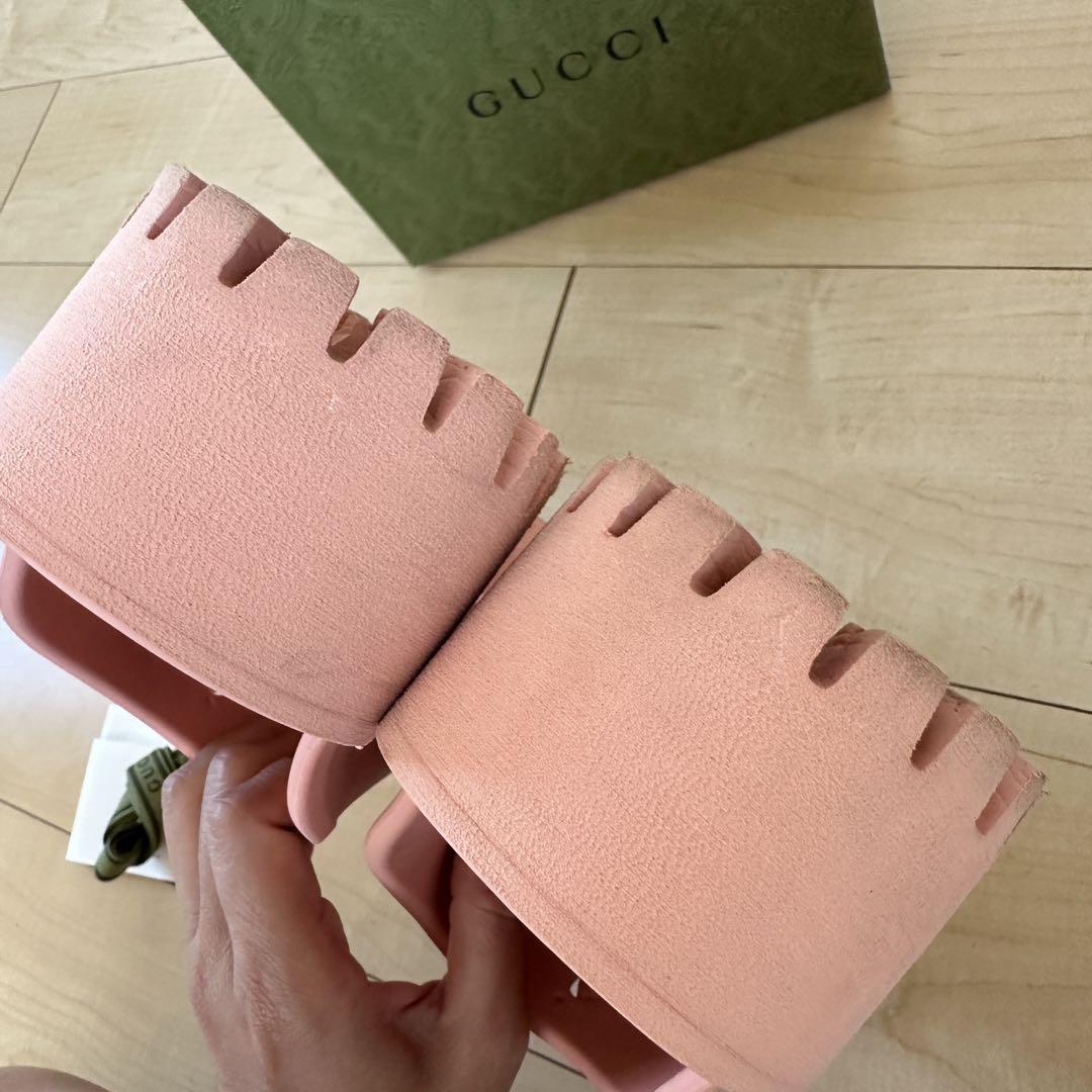 GUCCI パーフォレーテッドG プラットフォームサンダル 663577