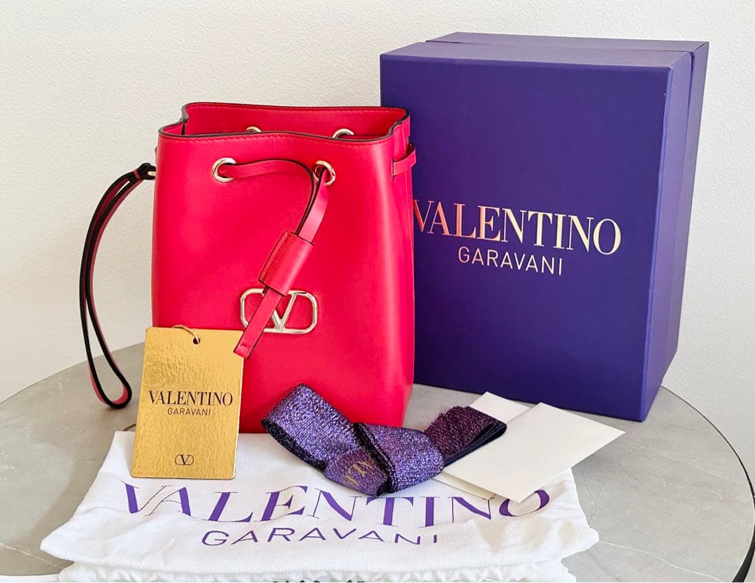 ◇【美品】VALENTINO Vロゴ レザー 巾着 ハンドポーチ バッグ 赤◇