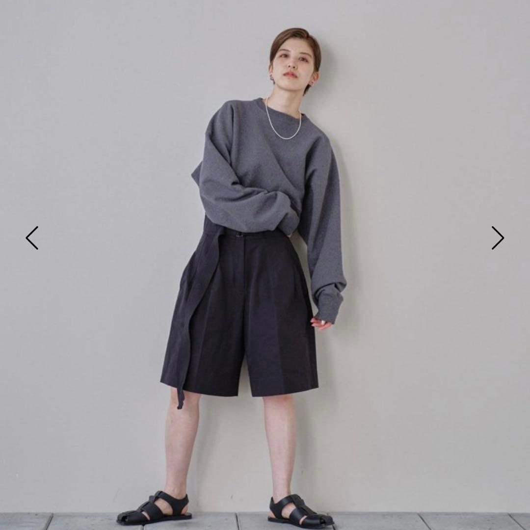 トゥデイフル　Cropped Sweat Pullover